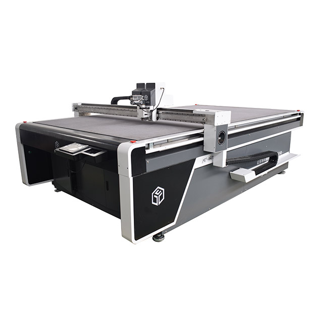 Машина для резки меховой одежды