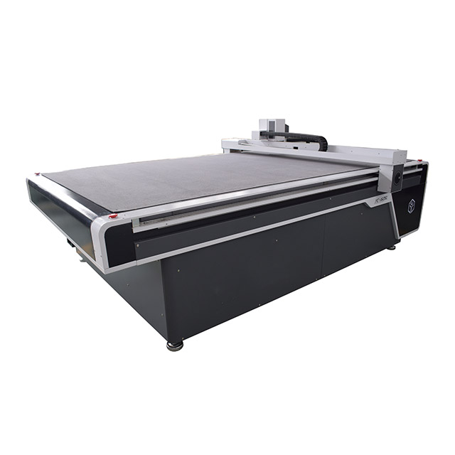 Машина для резки меховой одежды